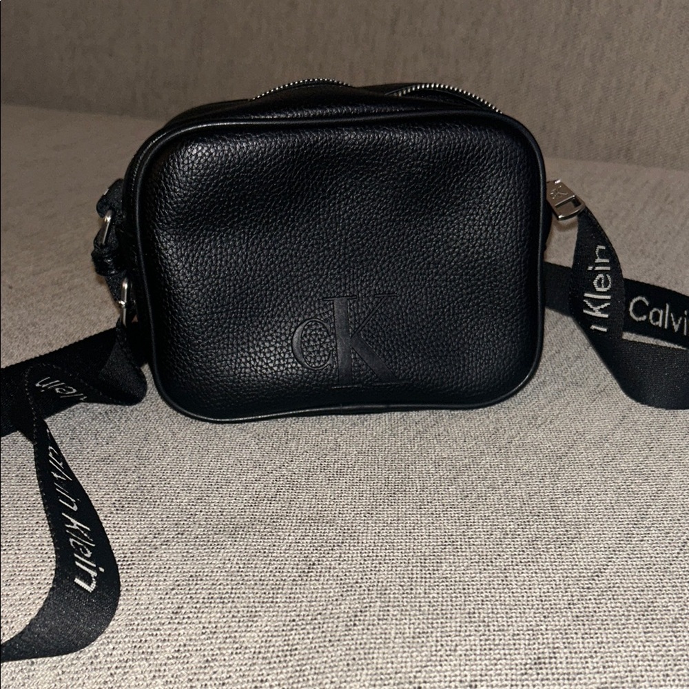 Calvin Klein Black Textured crossbody Bag
